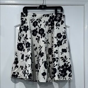 🔵 Dreagal Black and White Floral Skirt